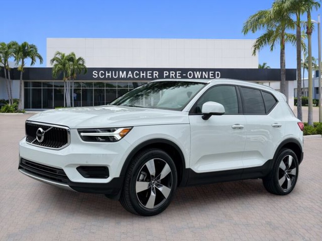 Used 2020 Volvo XC40 Momentum SUV