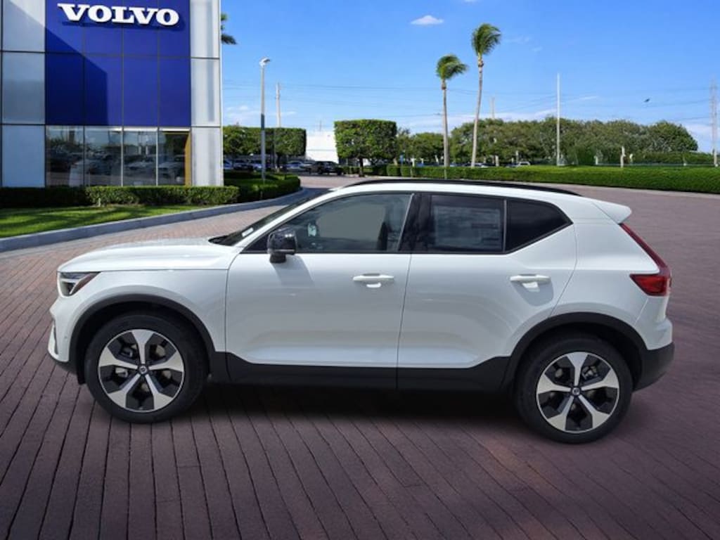 New 2026 Volvo XC40 B5 Plus SUV