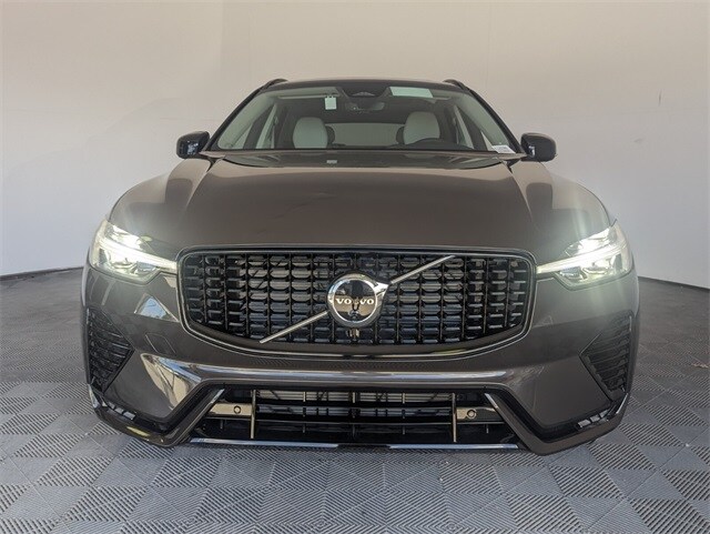 2025 Volvo XC60 B5 Plus photo 3