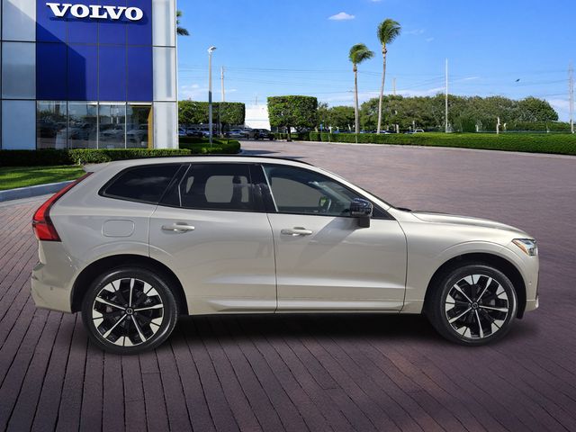 2026 Volvo XC60 Plus - Photo 8
