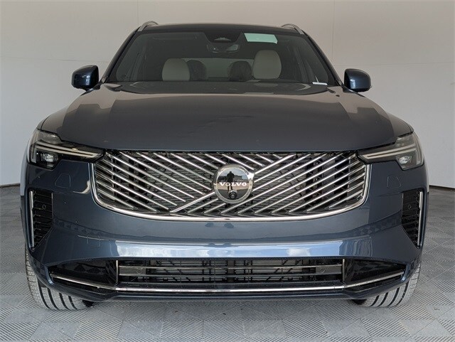 2026 Volvo XC90 Plus photo 3