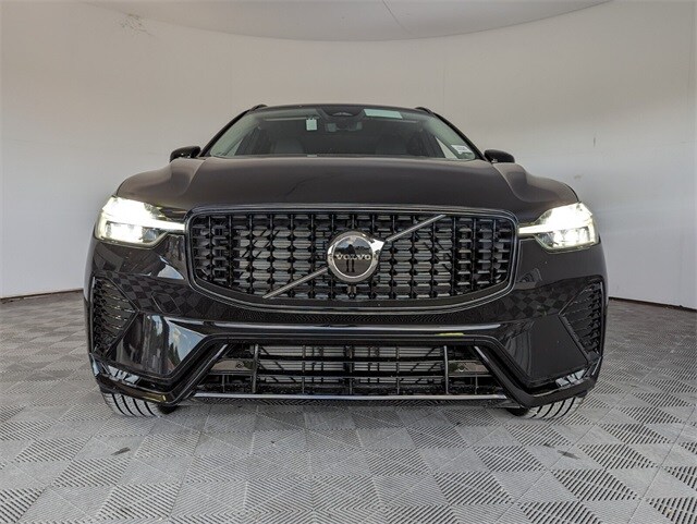 2025 Volvo XC60 B5 Plus photo 3