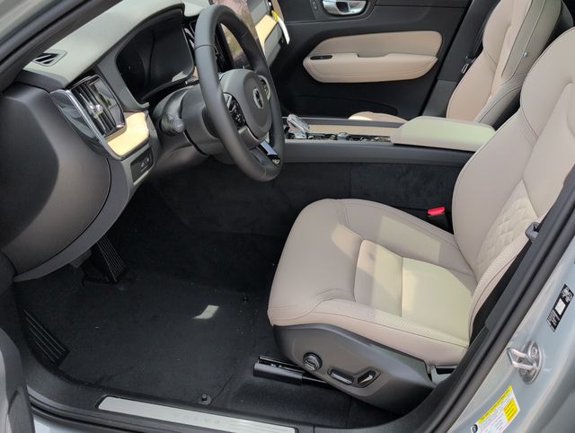 2026 Volvo XC60 Plus - Photo 6