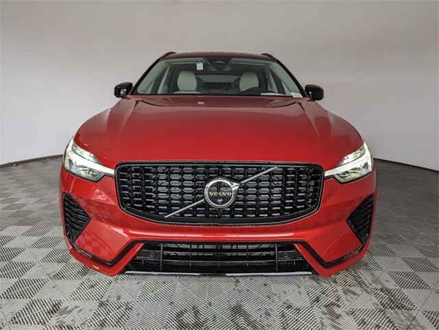 2025 Volvo XC60 B5 Plus photo 3