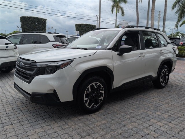 2025 Subaru Forester Base photo 2
