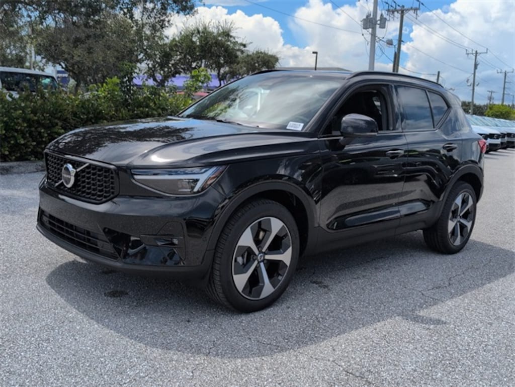 New 2026 Volvo XC40 B5 Plus SUV