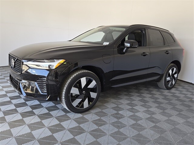 2025 Volvo XC60 T8 Plus photo 4