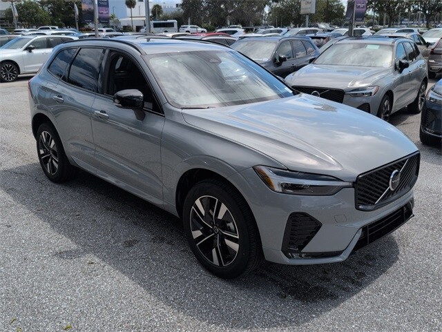 2026 Volvo XC60 Core photo 2