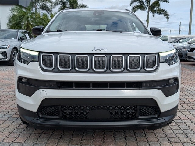 2022 Jeep Compass Latitude Lux photo 3