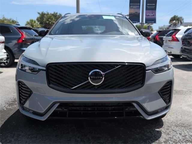 2026 Volvo XC60 B5 Core photo 3