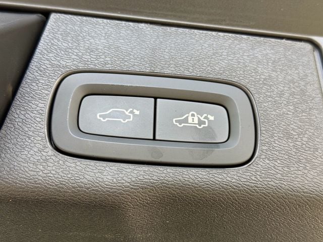 2026 Volvo XC60 Plus - Photo 16