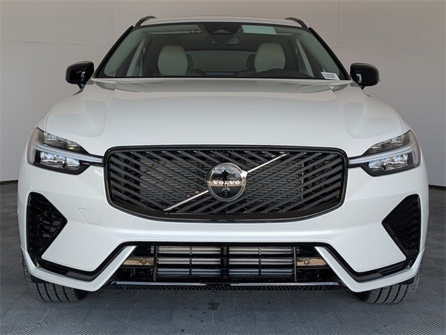 2026 Volvo XC60 T8 photo 3