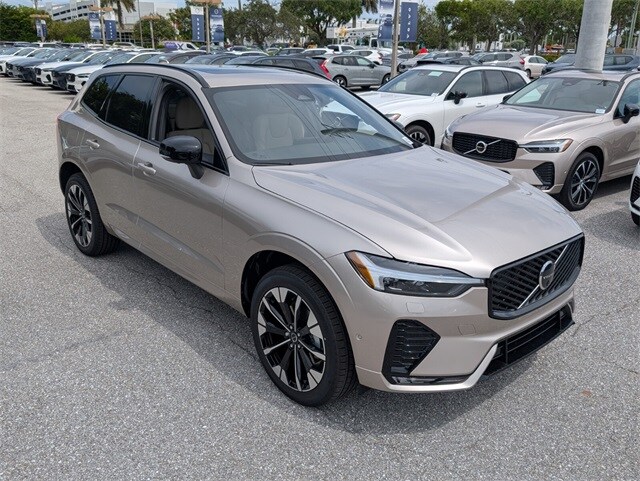 2026 Volvo XC60 B5 Plus photo 2