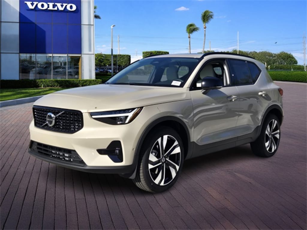 New 2026 Volvo XC40 B5 Ultra SUV