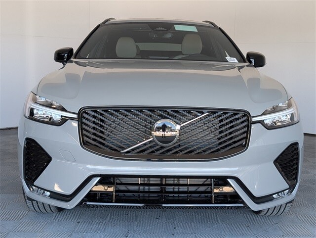 2026 Volvo XC60 B5 Core photo 3