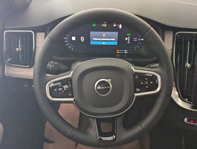 2026 Volvo XC90 Plus - Photo 9