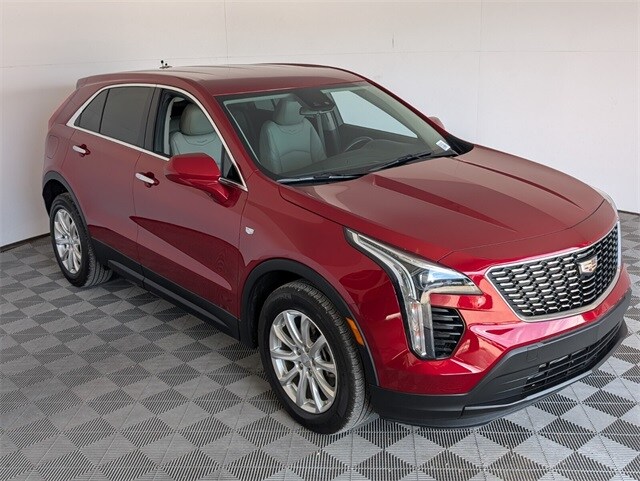 2023 Cadillac XT4 Luxury photo 2