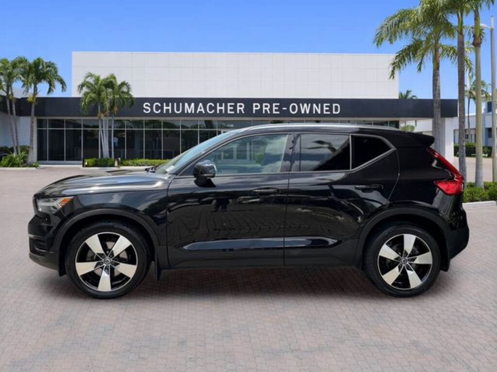 Used 2020 Volvo XC40 Momentum SUV