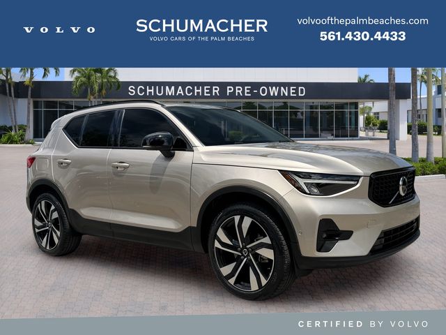2024 Volvo XC40 B5 Plus Dark AWD's photo