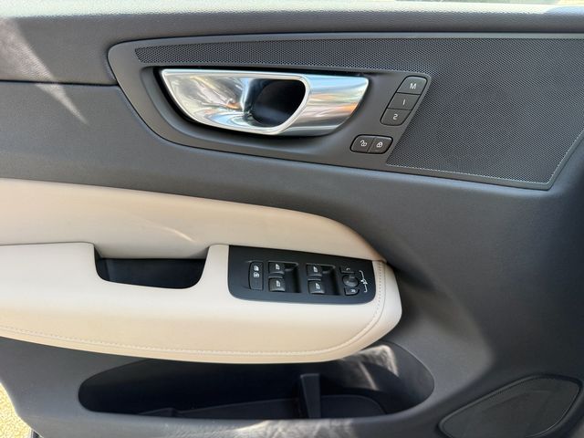 2026 Volvo XC60 Plus - Photo 23