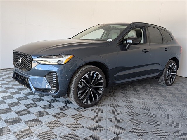 2026 Volvo XC60 B5 Plus photo 3
