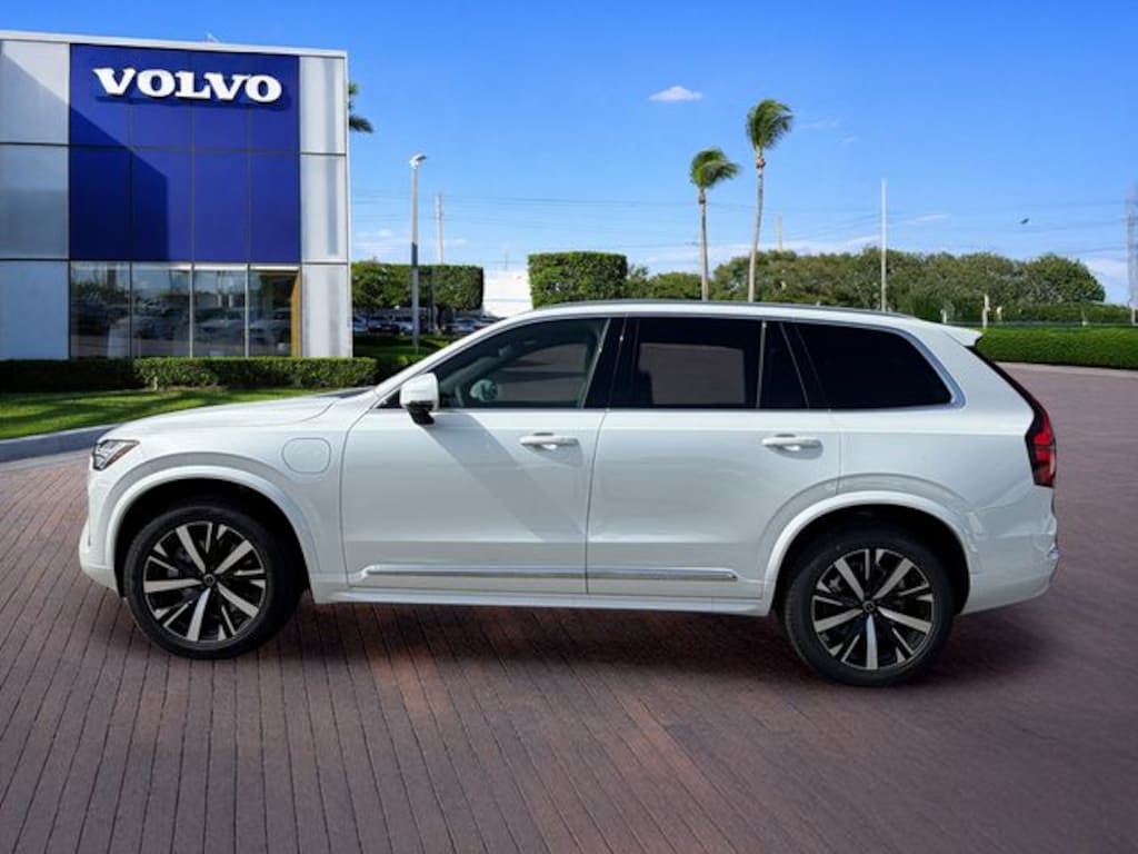 New 2026 Volvo XC90 plug-in hybrid T8 Core SUV