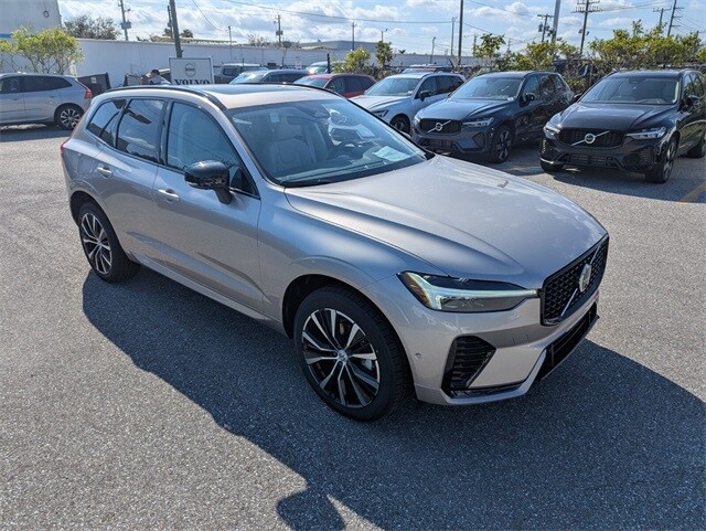 2025 Volvo XC60 B5 Plus photo 2