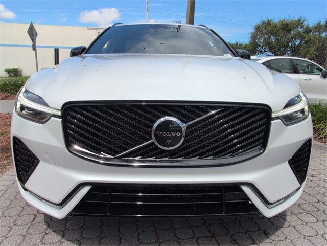 2026 Volvo XC60 Plus photo 3
