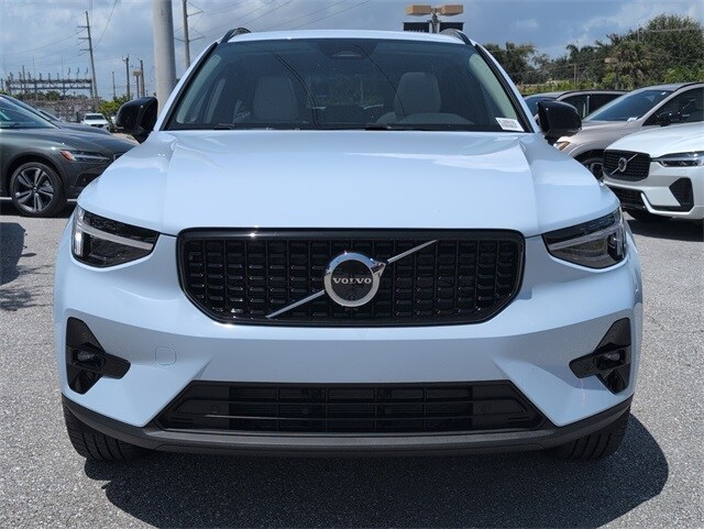 2026 Volvo XC40 Plus photo 3