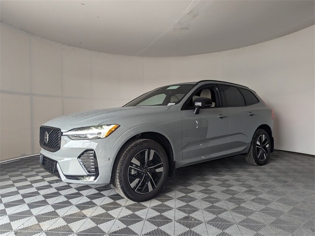 2026 Volvo XC60 B5 Plus photo 4