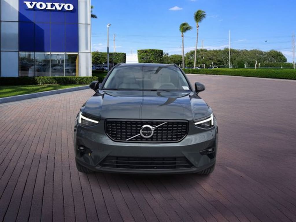 New 2026 Volvo XC40 B5 Plus SUV