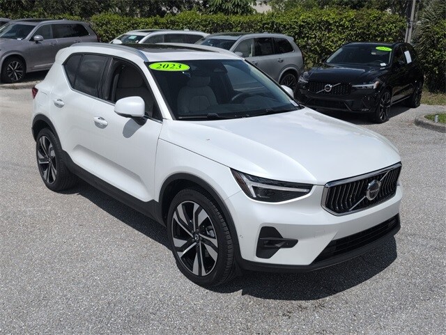 2023 Volvo XC40 Ultimate photo 2