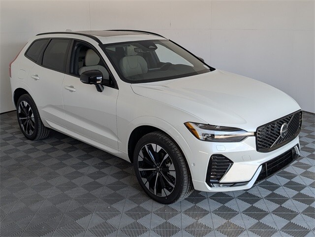 2026 Volvo XC60 B5 Plus photo 2