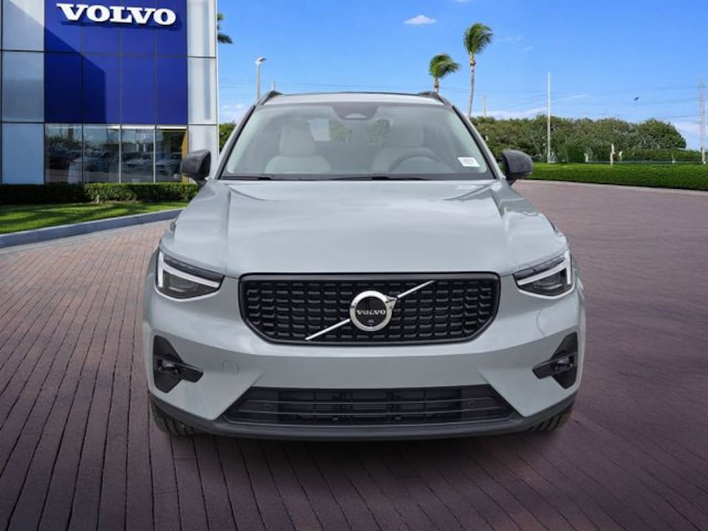 New 2026 Volvo XC40 B5 Plus SUV