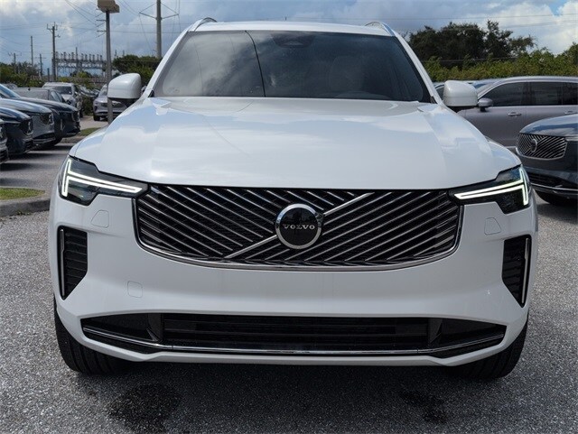 2026 Volvo XC90 B5 Core photo 3