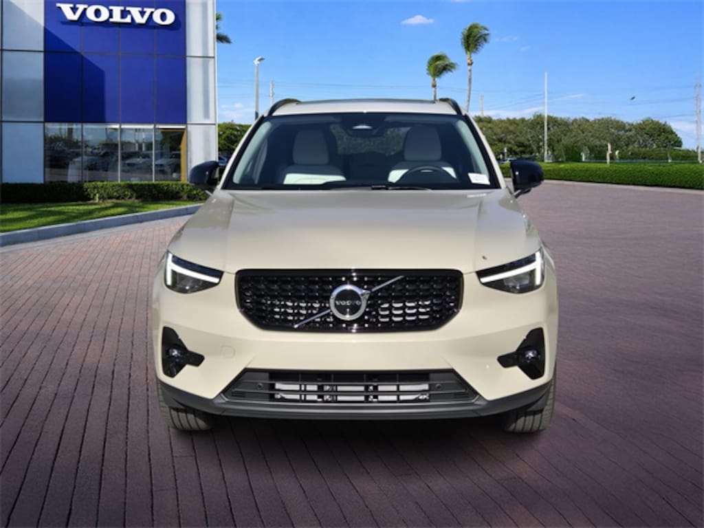New 2026 Volvo XC40 B5 Ultra SUV