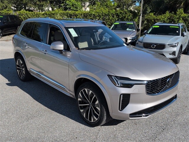 2026 Volvo XC90 Core photo 2