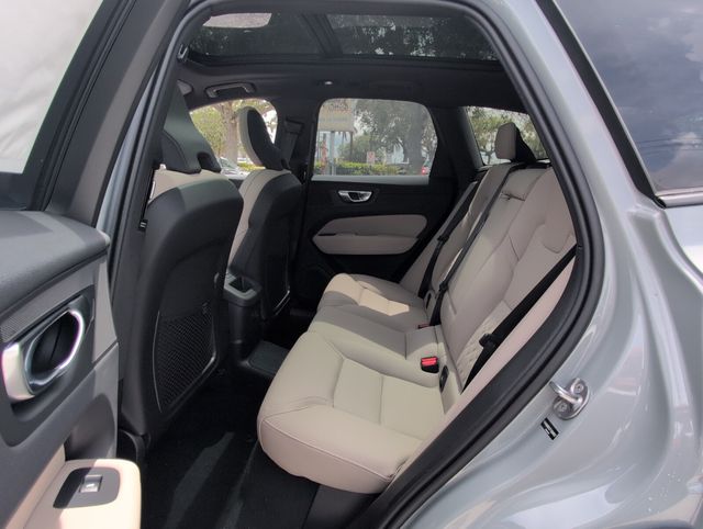 2026 Volvo XC60 Plus - Photo 7