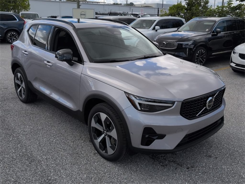 New 2026 Volvo XC40 B5 Plus SUV