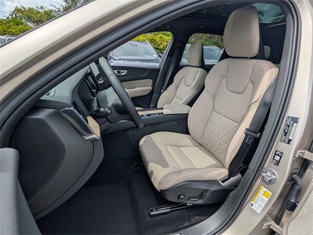 2026 Volvo XC60 B5 Plus photo 4