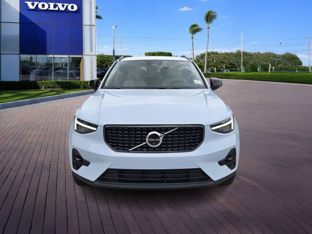 New 2026 Volvo XC40 B5 Ultra SUV