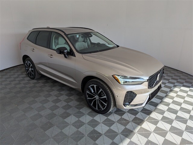 2025 Volvo XC60 B5 Plus photo 2