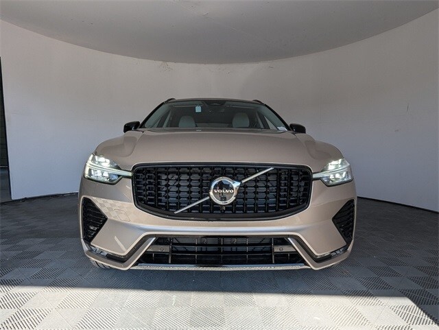 2025 Volvo XC60 B5 Plus photo 3