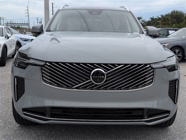 2026 Volvo XC90 B5 photo 3