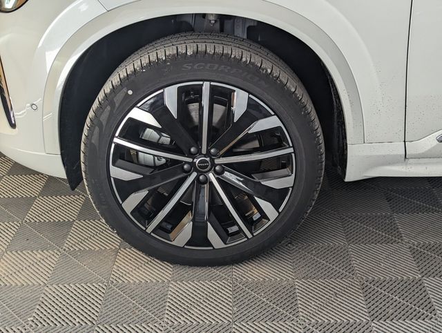2026 Volvo XC90 Plus - Photo 13