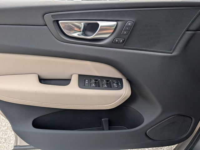 2026 Volvo XC60 Plus - Photo 13