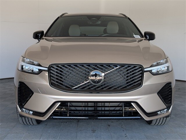 2026 Volvo XC60 B5 Plus photo 3