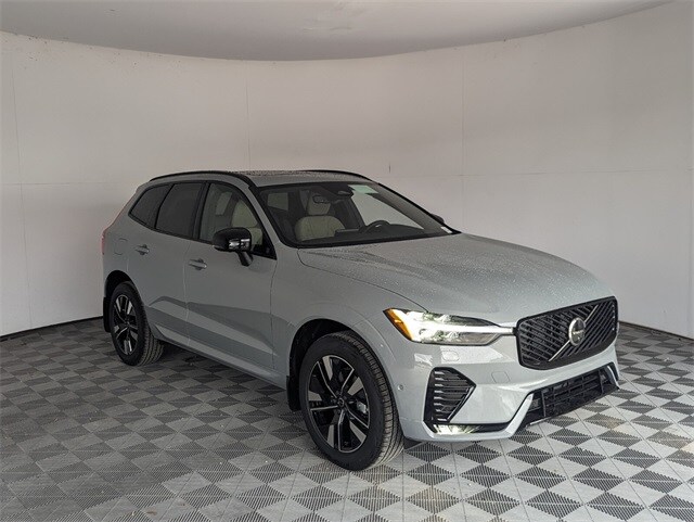 2026 Volvo XC60 B5 Plus photo 2