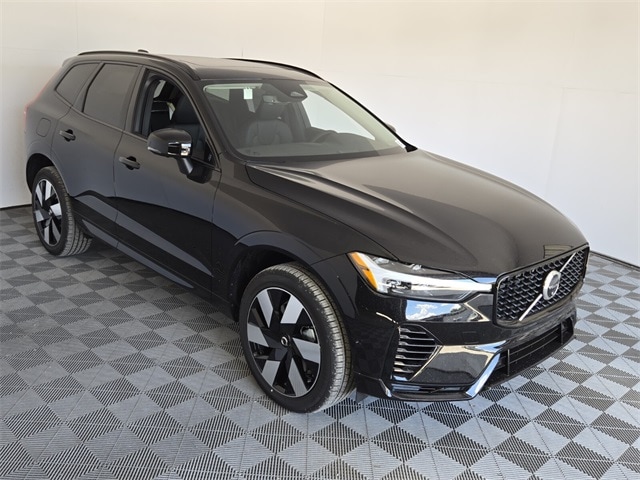 2025 Volvo XC60 T8 Plus photo 2