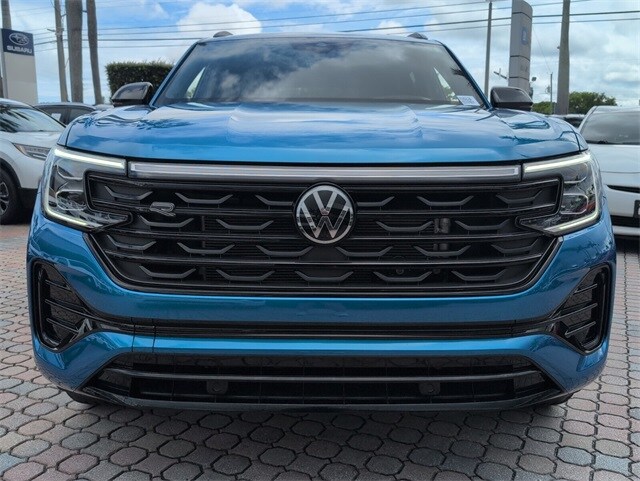 2025 Volkswagen Atlas Cross Sport SEL R-Line photo 3